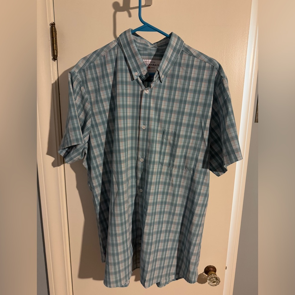 Mizzen and Main short sleeve button down. Light blue checkered. XXL